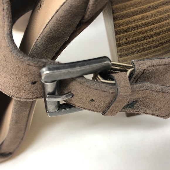 shoe dazzle dorothea taupe booties 10 - Picture 6 of 8